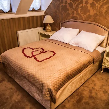 Hotel Krysztalowy Dworek