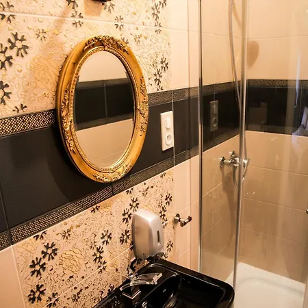 Krysztalowy Dworek Hotel *