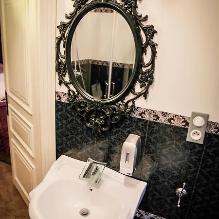 Hotel Krysztalowy Dworek *