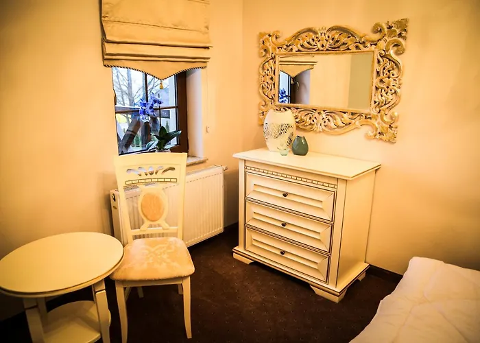 Krysztalowy Dworek فندق *