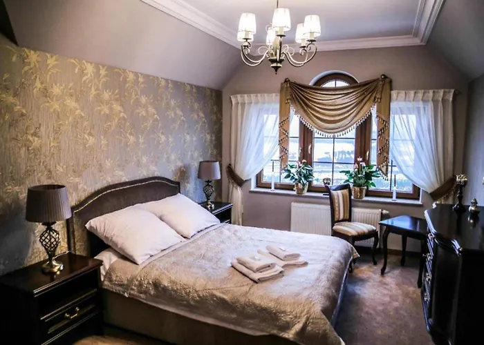 Krysztalowy Dworek فندق